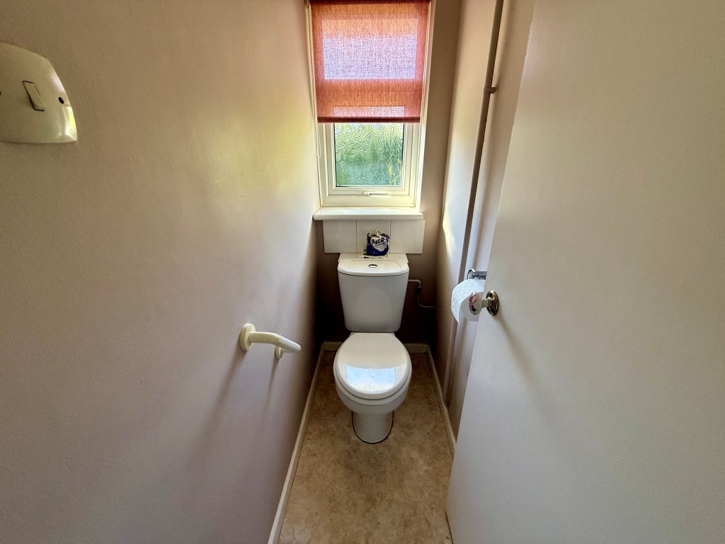 Lot: 116 - DETACHED BUNGALOW FOR REFURBISHMENT AND REPAIR - W.C.